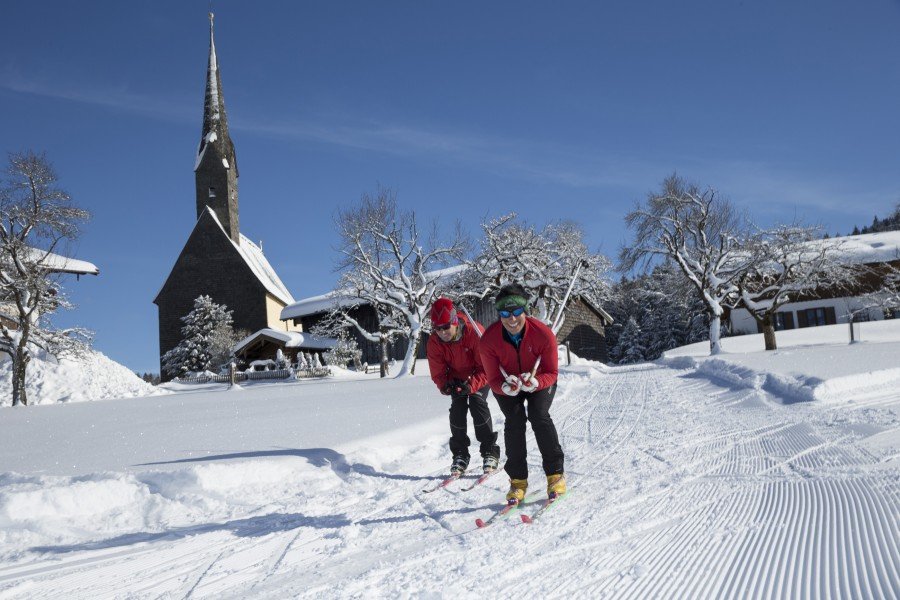 Der Ort Inzell in den bayerischen Alpen lockt im Winter mit herrlichen Langlaufloipen.