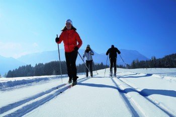 Unterwegs können die Nordischen Wintersportler tolle Ausblicke genießen.
