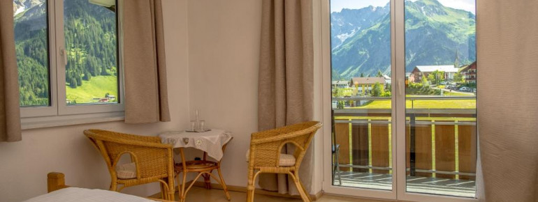 Doppelzimmer mit Balkon