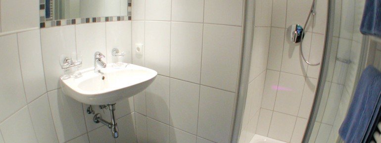 Dusche im Doppelzimmer