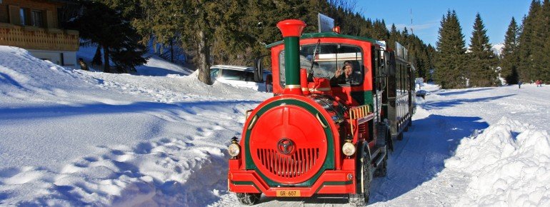 Die Tschu-Tschu-Bahn verbindet Bergstation mit Skilift und ist im Winter der Hit für Kids