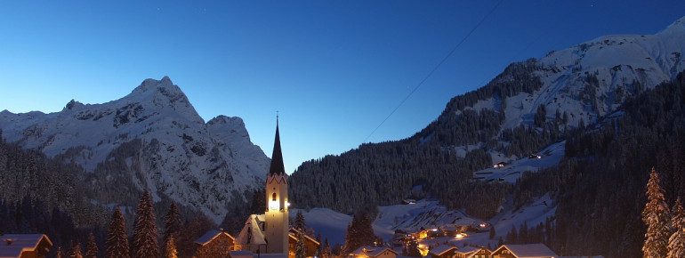 Schröcken bei Nacht