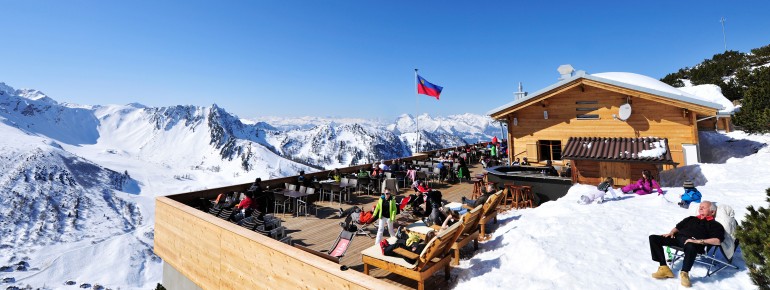 Ausblick auf 2.015 Metern vom Restaurant Sareis