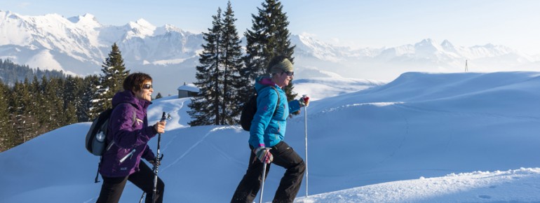 Schneeschuhwanderer finden besonders viele Möglichkeiten in der Region Fribourg