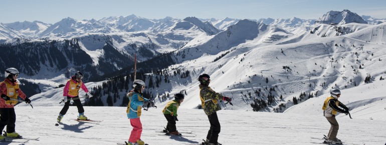 Die ersten Schwünge auf den Pisten von Tirol